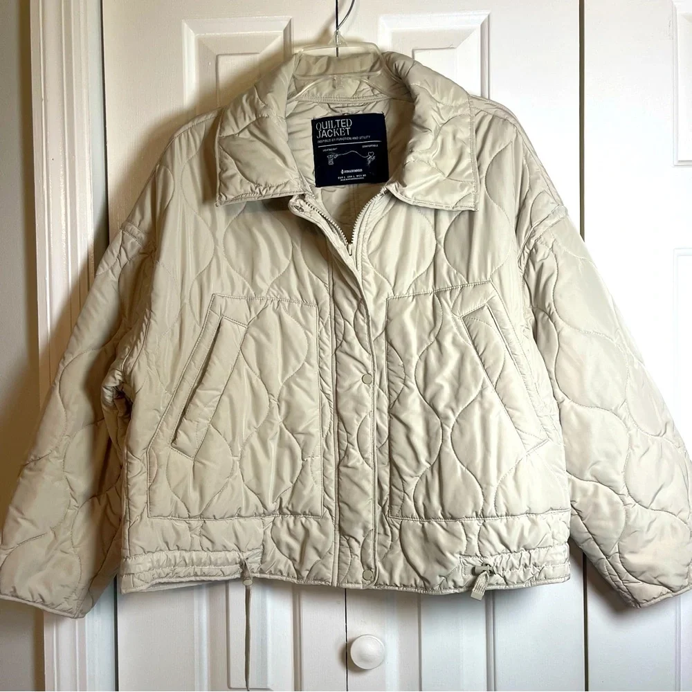 Stradivarius jacket quilted cropped fully zip chic Size Large‎ T19